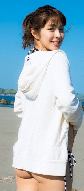 本郷杏奈の週刊プレイボーイなどの水着グラビア.jpg