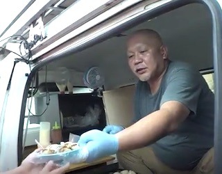 たこ焼き店の蛸笑げんこつおじさん水野晃男さん.jpg