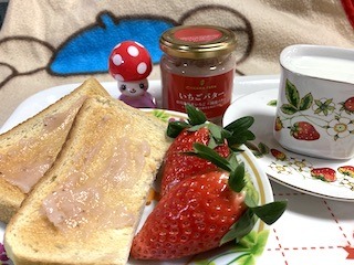 イチゴ好きの朝メニュー.jpeg