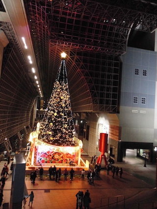 京都駅ビルのクリスマスツリー.jpg