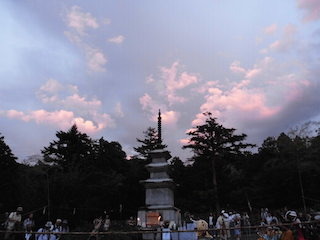 仏塔と美しい夕景.jpg