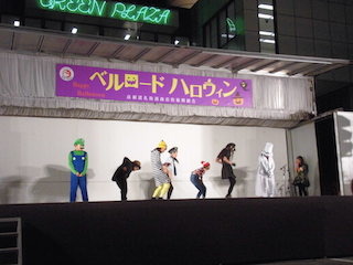 仮装したキッズダンス.jpg
