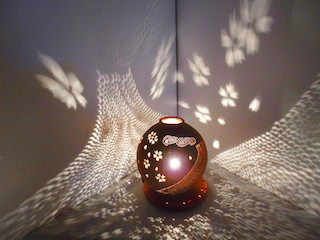 光と影で作られる幻想的な芸術作品.jpg