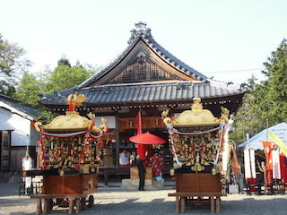 八宮赤山神社の拝殿.jpg