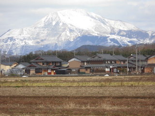 冠雪の伊吹山は日本百名山.jpg