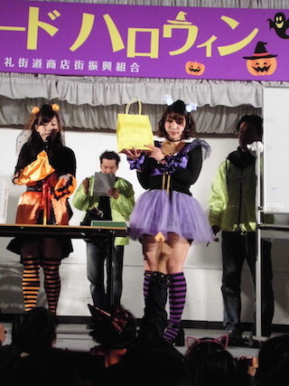 前川保志花さんと森田皐月さんハロウィンコスプレ.jpg