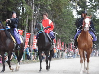 古式競馬の足伏走馬(あしふせそうめ).jpg