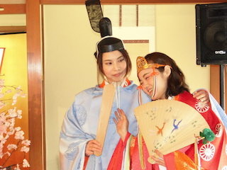 女性が男装したお内裏様.jpg