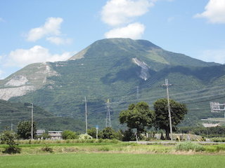 水の神が棲む伊吹山.jpg