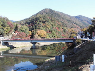 永源寺の橋の紅葉名所