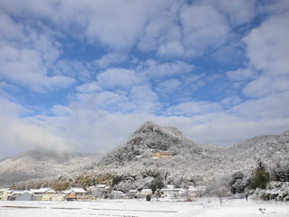 滋賀県のパワースポット太郎坊宮の雪景色.jpg