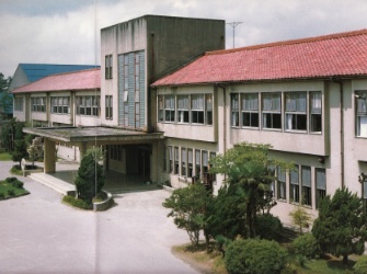 滋賀県の能登川中学校の古い校舎