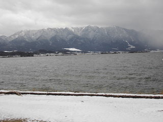 琵琶湖と比叡山の冬景色.jpg