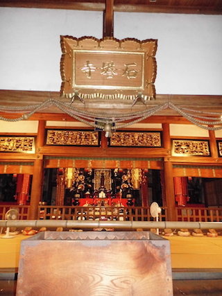石塔寺の本堂(仏教・天台宗の寺院).jpg