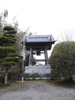 興福寺の鐘つきの鐘楼と梵鐘.jpg